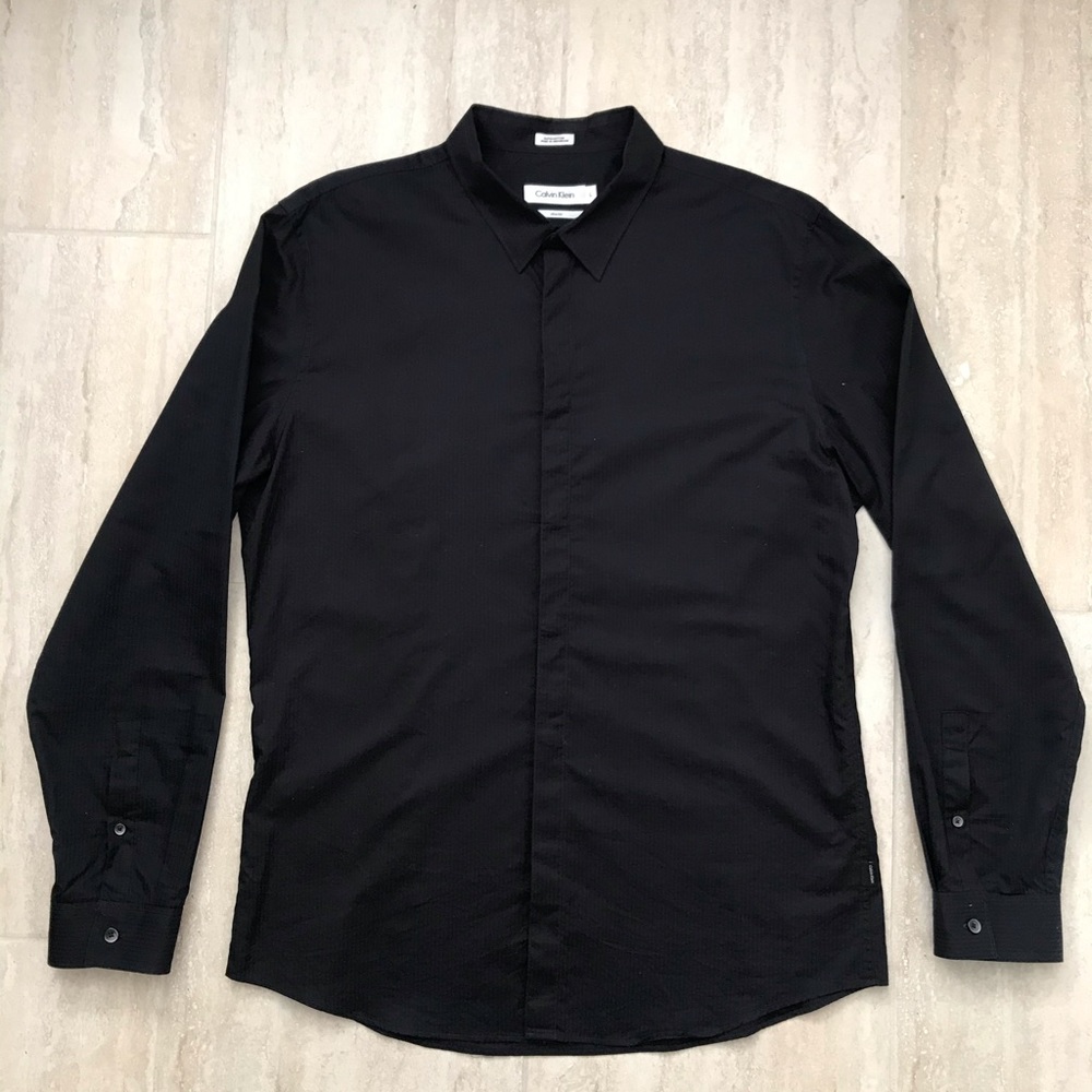 Black Calvin Klein Slim Fit dress shirt. Large